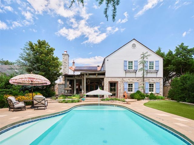 1102 Huntington Avenue, Nichols Hills, OK 73116