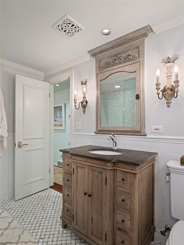 1102 Huntington Avenue, Nichols Hills, OK 73116