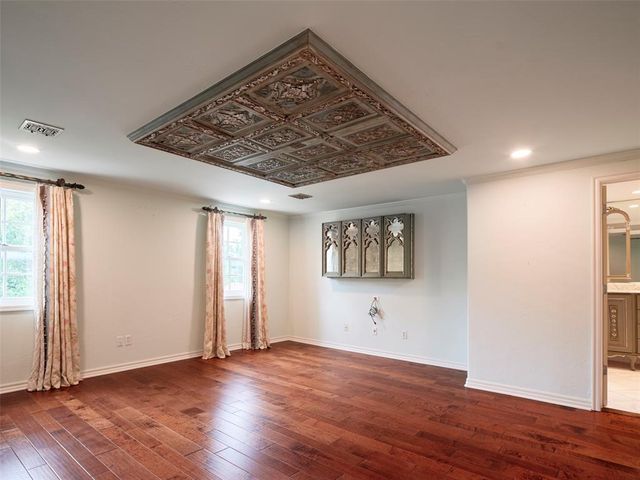 1102 Huntington Avenue, Nichols Hills, OK 73116