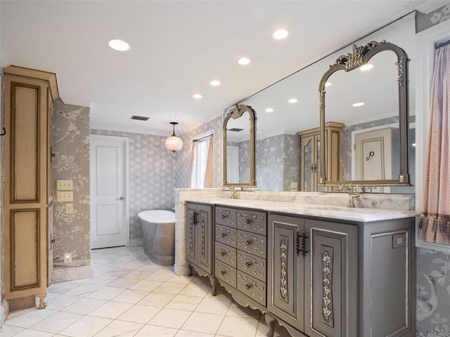 1102 Huntington Avenue, Nichols Hills, OK 73116