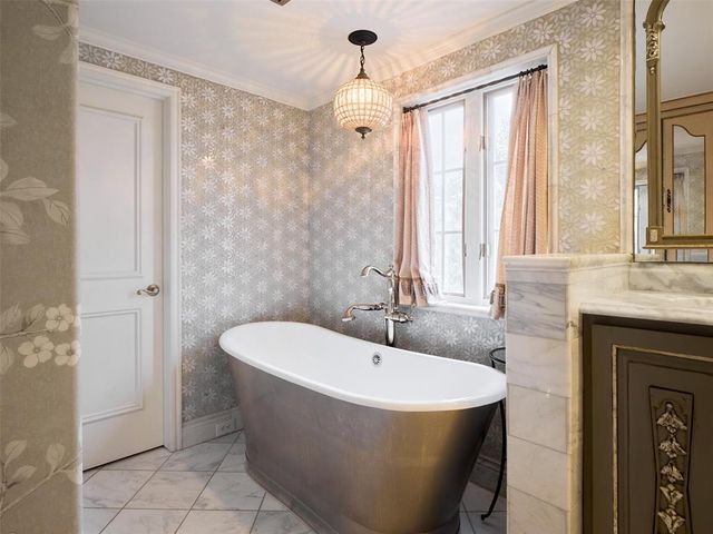 1102 Huntington Avenue, Nichols Hills, OK 73116