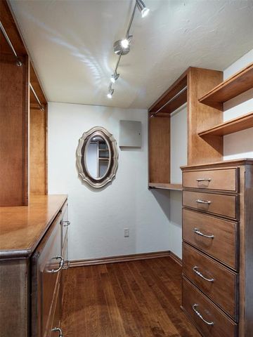 1102 Huntington Avenue, Nichols Hills, OK 73116