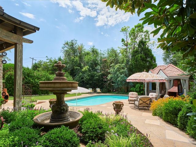 1102 Huntington Avenue, Nichols Hills, OK 73116