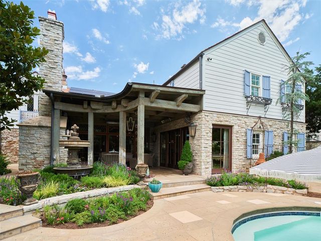 1102 Huntington Avenue, Nichols Hills, OK 73116