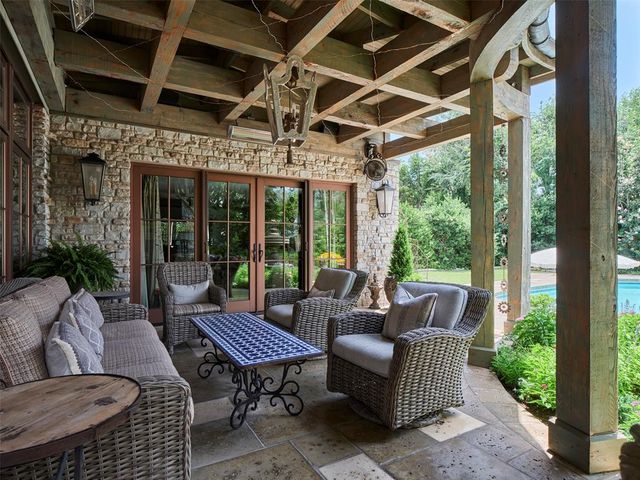 1102 Huntington Avenue, Nichols Hills, OK 73116