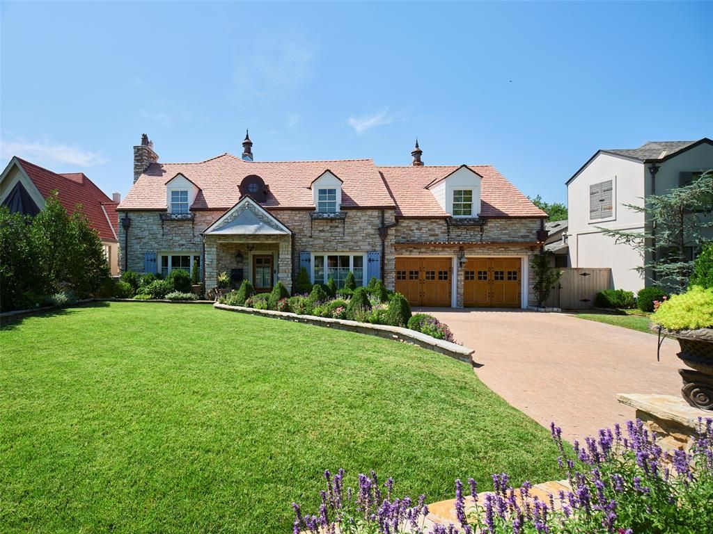 1102 Huntington Avenue, Nichols Hills, OK 73116