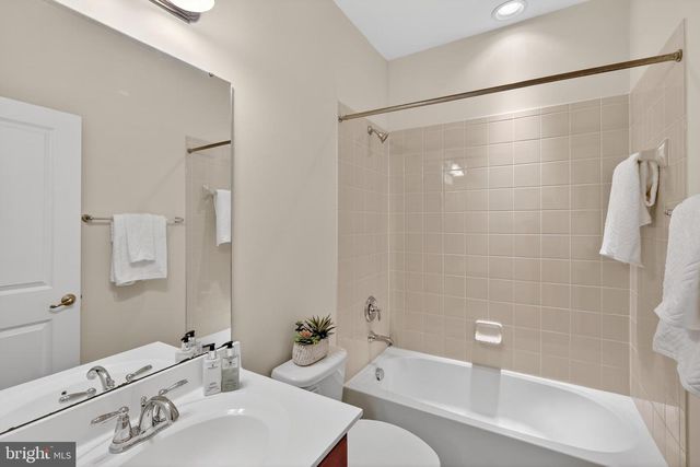 6932 KONA DR, Gainesville, VA 20155