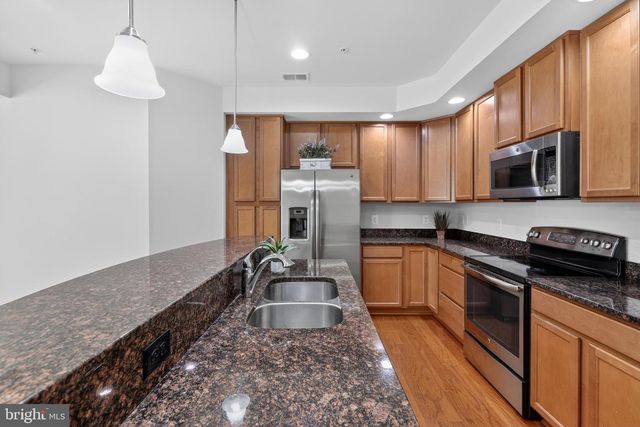 6932 KONA DR, Gainesville, VA 20155