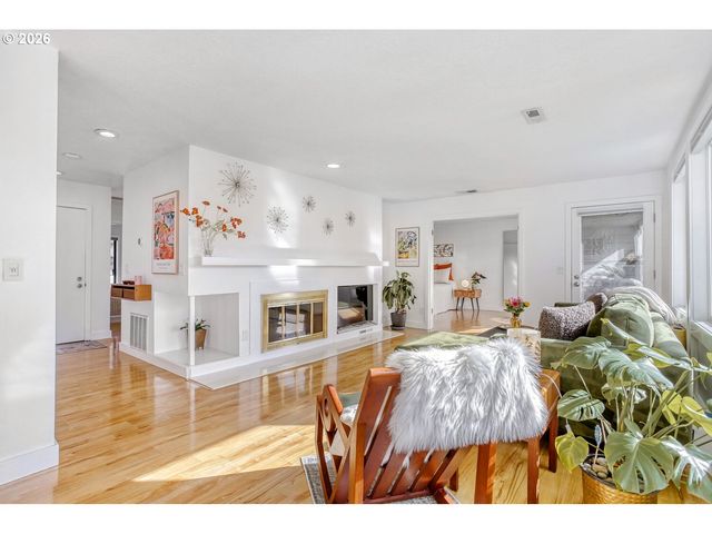 17011 Sw VERSAILLES Ln, Portland, OR 97224