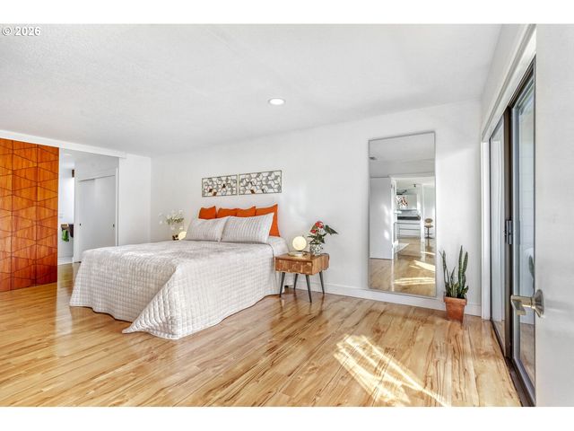 17011 Sw VERSAILLES Ln, Portland, OR 97224