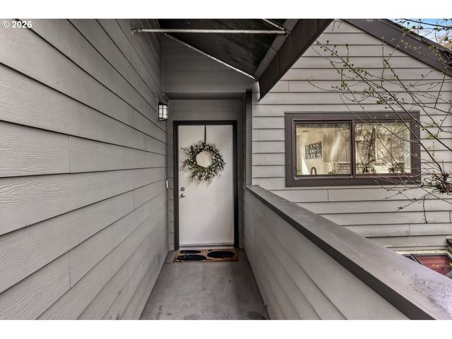 17011 Sw VERSAILLES Ln, Portland, OR 97224