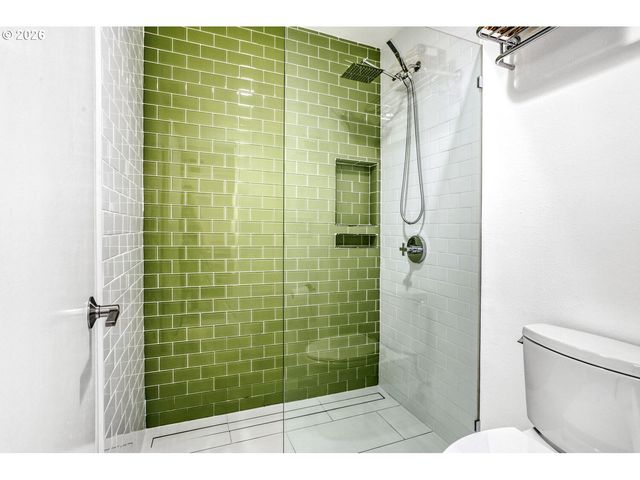 17011 Sw VERSAILLES Ln, Portland, OR 97224