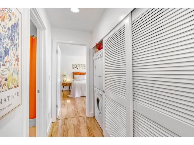 17011 Sw VERSAILLES Ln, Portland, OR 97224