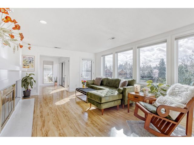 17011 Sw VERSAILLES Ln, Portland, OR 97224