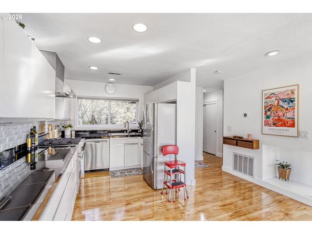 17011 Sw VERSAILLES Ln, Portland, OR 97224