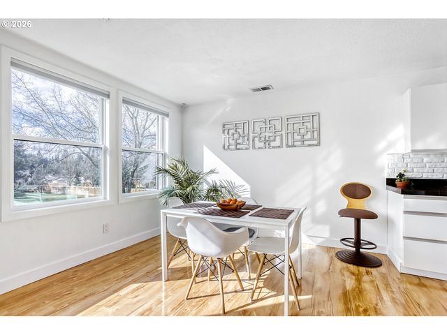 17011 Sw VERSAILLES Ln, Portland, OR 97224