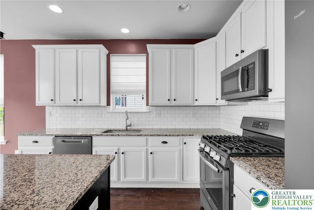 4643 Woodbrush Way, Upper Macungie Twp, PA 18104