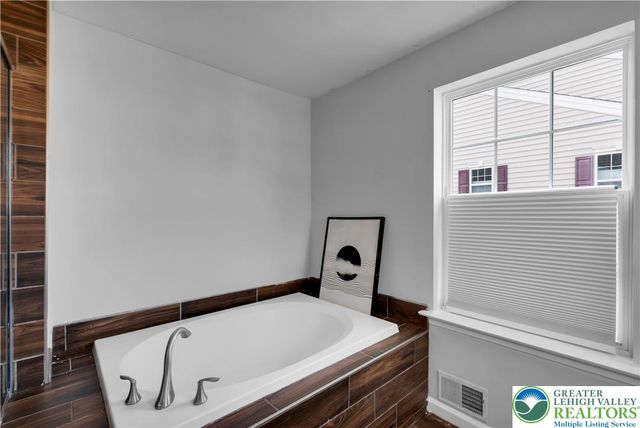 4643 Woodbrush Way, Upper Macungie Twp, PA 18104