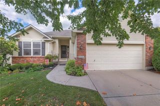 2800 S Woodbury Drive, Independence, MO 64055