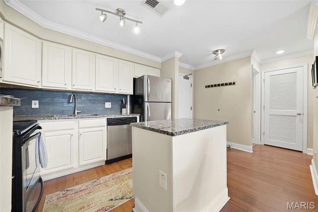 950 E Rue De La Banque 314, St Louis, MO 63141