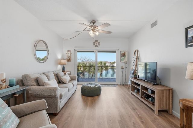 11901 LAGOON LANE 303, Treasure Island, FL 33706