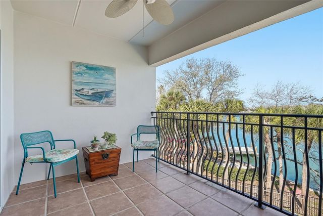 11901 LAGOON LANE 303, Treasure Island, FL 33706