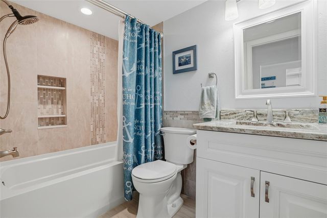 11901 LAGOON LANE 303, Treasure Island, FL 33706