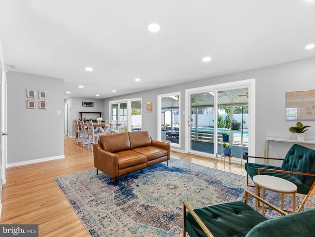 722 CHATHAM RD, Somerdale, NJ 08083