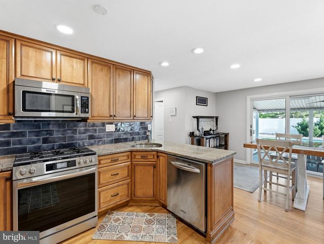 722 CHATHAM RD, Somerdale, NJ 08083
