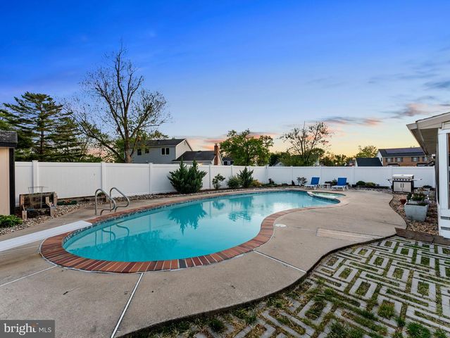 722 CHATHAM RD, Somerdale, NJ 08083