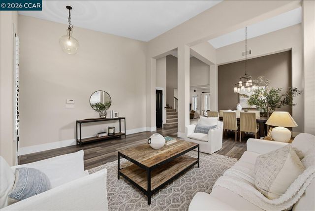 9013 Elk Dr, Clayton, CA 94517