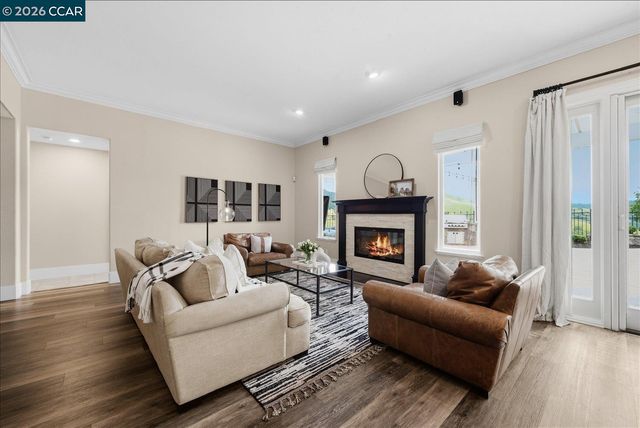 9013 Elk Dr, Clayton, CA 94517