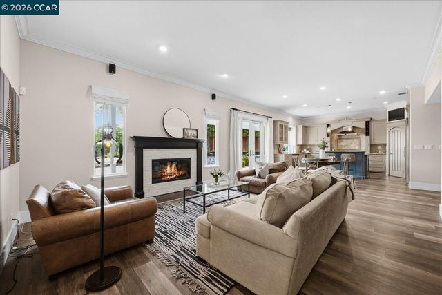 9013 Elk Dr, Clayton, CA 94517