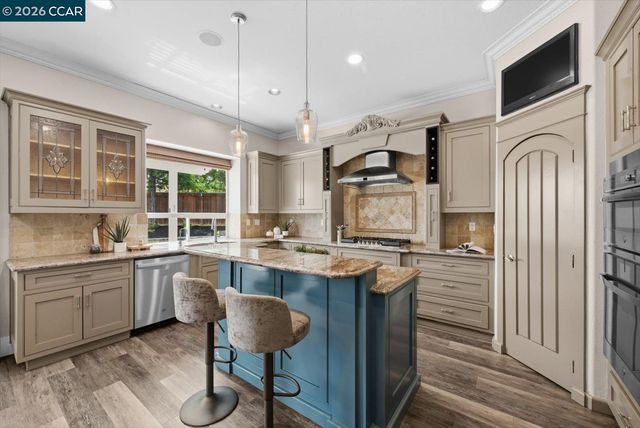 9013 Elk Dr, Clayton, CA 94517
