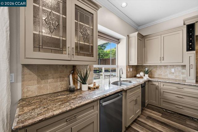 9013 Elk Dr, Clayton, CA 94517