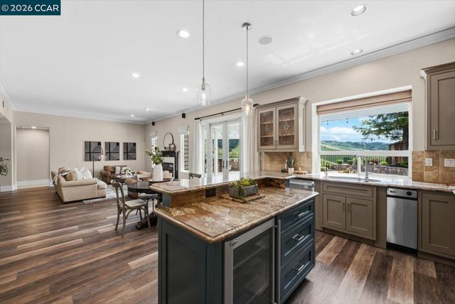 9013 Elk Dr, Clayton, CA 94517