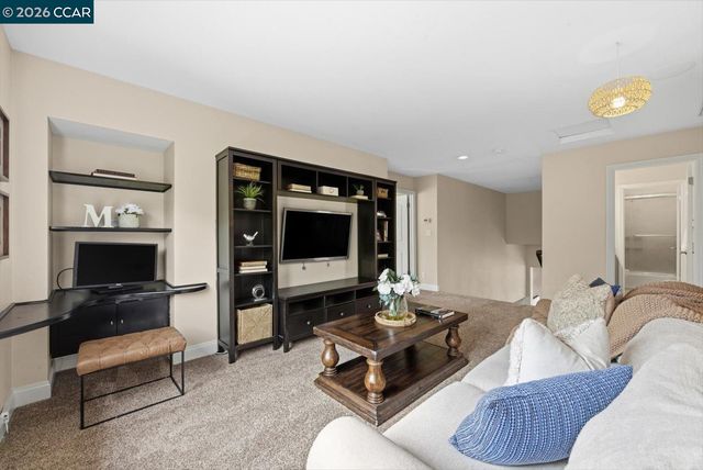 9013 Elk Dr, Clayton, CA 94517