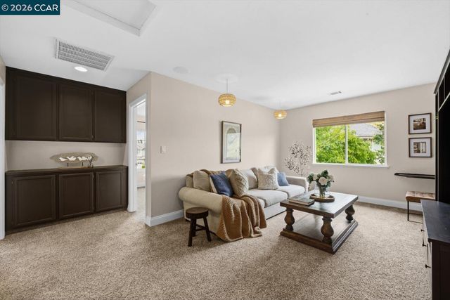 9013 Elk Dr, Clayton, CA 94517
