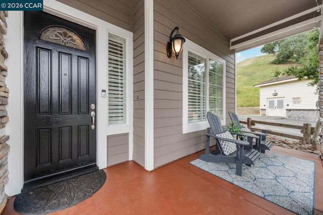9013 Elk Dr, Clayton, CA 94517