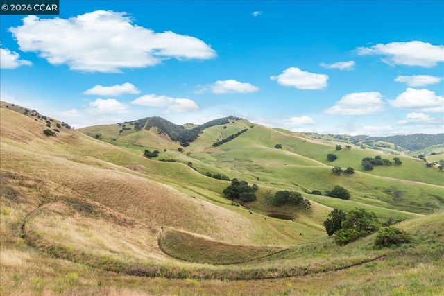 9013 Elk Dr, Clayton, CA 94517