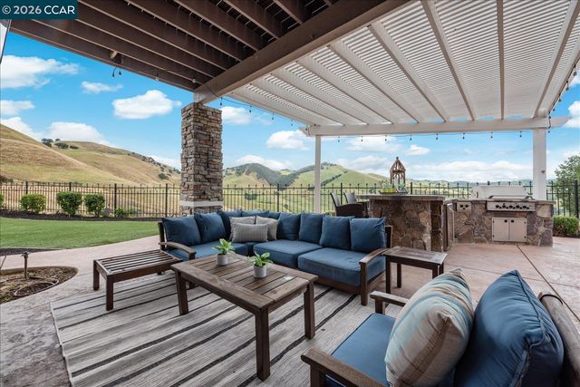 9013 Elk Dr, Clayton, CA 94517