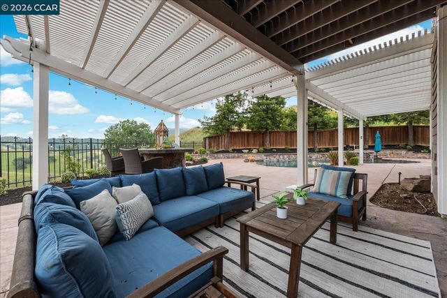 9013 Elk Dr, Clayton, CA 94517
