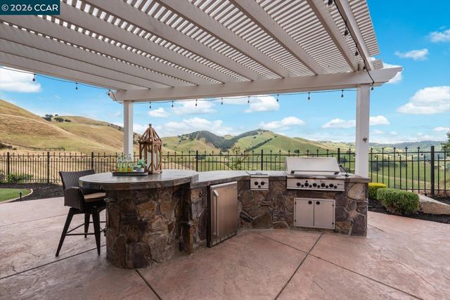 9013 Elk Dr, Clayton, CA 94517