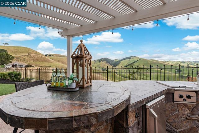 9013 Elk Dr, Clayton, CA 94517