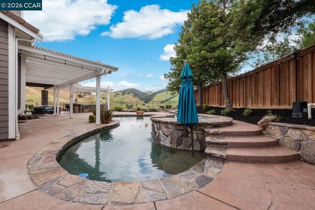 9013 Elk Dr, Clayton, CA 94517