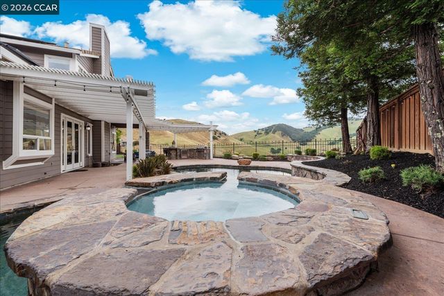 9013 Elk Dr, Clayton, CA 94517