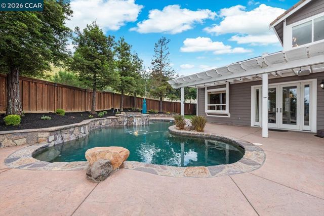 9013 Elk Dr, Clayton, CA 94517