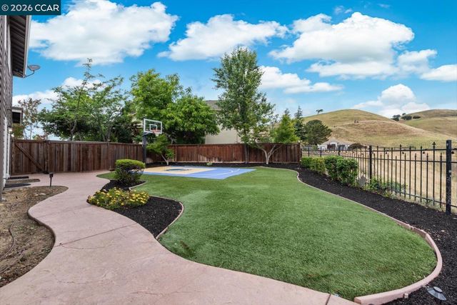 9013 Elk Dr, Clayton, CA 94517