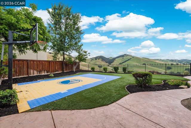 9013 Elk Dr, Clayton, CA 94517
