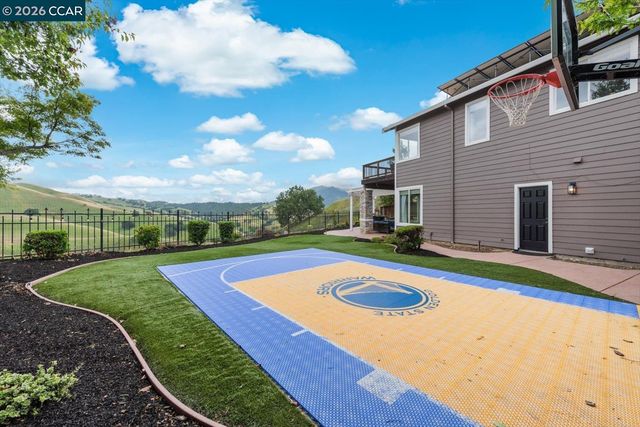 9013 Elk Dr, Clayton, CA 94517